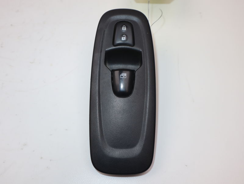 Commande lève-glace porte avant droite Renault KADJAR (HA_, HL_) 1.2 tce 130 (2015)