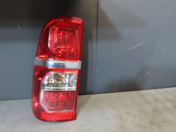 Feu arrière gauche TOYOTA HILUX