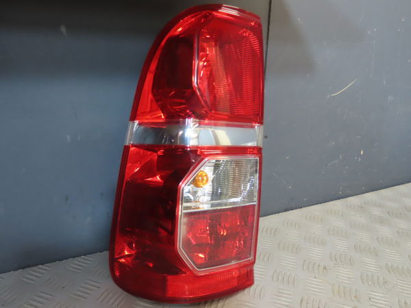Feu arrière gauche TOYOTA HILUX
