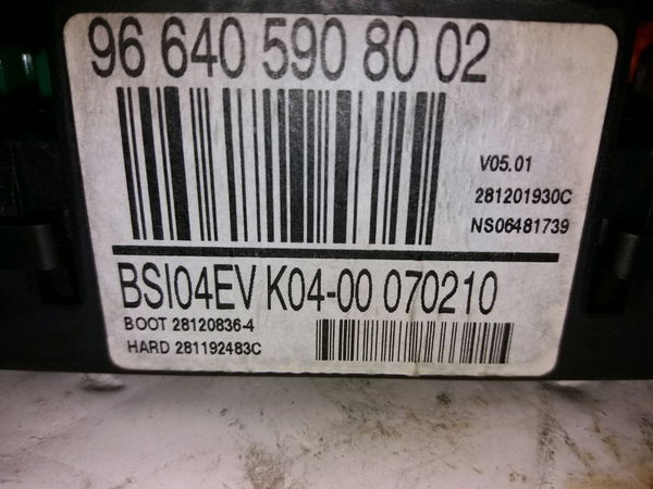 Boite a fusibles Peugeot 5008 (0U_, 0E_) 1.6 hdi (2010-2017)