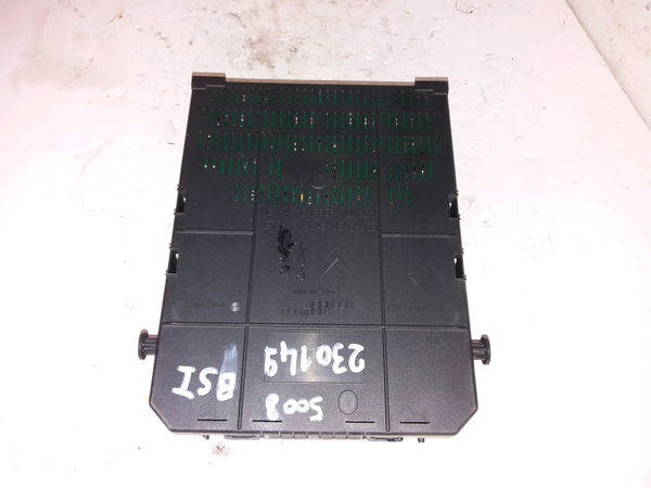 Boite a fusibles Peugeot 5008 (0U_, 0E_) 1.6 hdi (2010-2017)