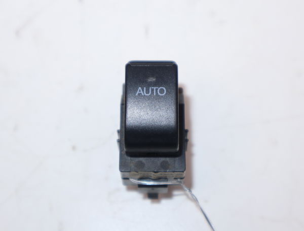Commande lève-glace porte avant droite Toyota COROLLA (_E12_) 2.0 d-4d (cde120r_, cde120l_) (2002-2006)