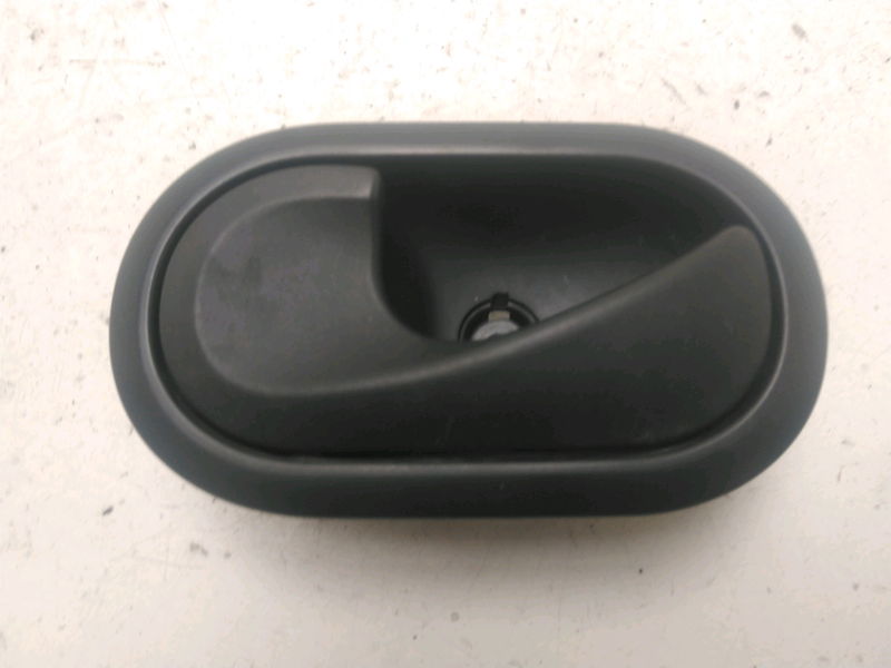 Poignee int porte avg RENAULT CLIO 3