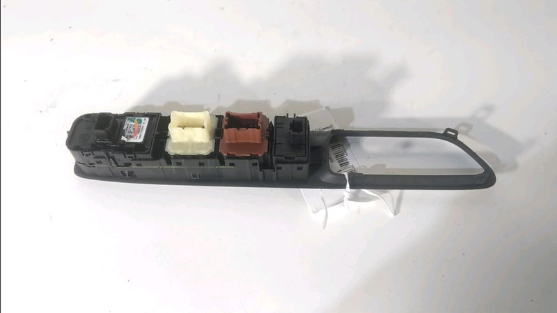 Commande lève-glace porte avant gauche RENAULT CAPTUR 1