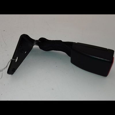 Ancrage ceinture arrière gauche Peugeot 208 I (CA_, CC_) 1.4 hdi (2012) 3 portes