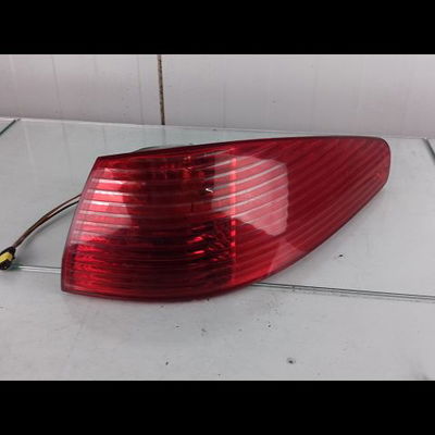 Feu arrière droit Peugeot 607 (9D, 9U) 2.2 16v (2000-2005)