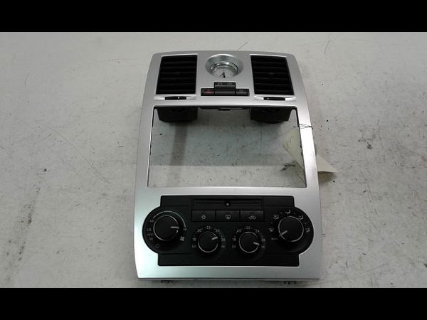 Commande de chauffage Chrysler 300C Touring (LX, LE) 3.0 crd (2005-2010)