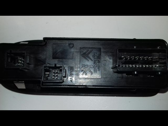 Commande lève-glace porte avant gauche Citroën C5 III Break (RW_) 2.0 hdi (2008)