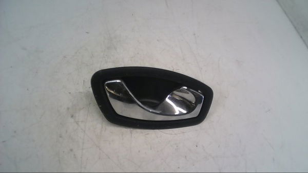 Poignee int porte ard Renault CAPTUR I (J5_, H5_) 1.2 tce 120 (2013)