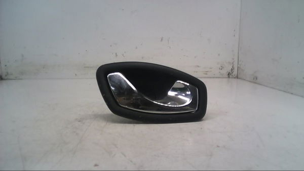 Poignee int porte ard Renault CAPTUR I (J5_, H5_) 1.2 tce 120 (2013)