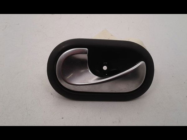 Poignee int porte avg Renault TWINGO II (CN0_) 1.2 (cn0d) (2007-2014) 3 portes