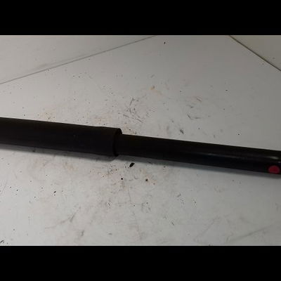 Amortisseur arrière droit Toyota YARIS (_P13_) 1.5 (nsp131_) (2017)