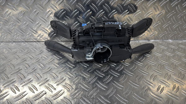 Interrupteur commande de frein a main Peugeot 3008 Monospace (0U_) 1.6 turbo (2014-2016)