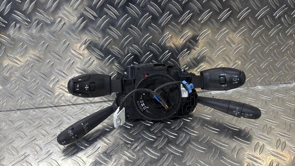 Interrupteur commande de frein a main Peugeot 3008 Monospace (0U_) 1.6 turbo (2014-2016)