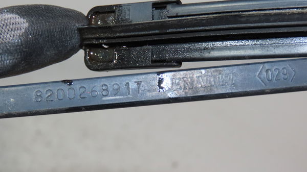 Bras essuie-glace avant droit Renault CLIO III (BR0-1, CR0-1) 1.5 dci (c-br0g, c-br1g) (2005-2012) 5 portes