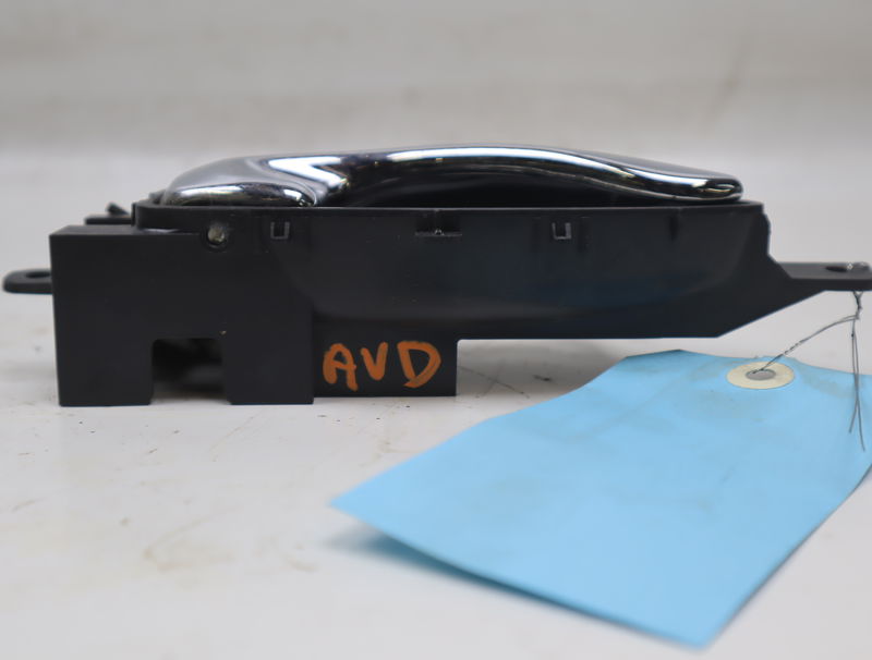 Poignee int porte avd Renault KOLEOS I (HY_) 2.0 dci 4x4 (hy0b) (2008)