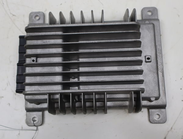 Amplificateur autoradio Renault KOLEOS I (HY_) 2.0 dci 4x4 (hy0b) (2008)