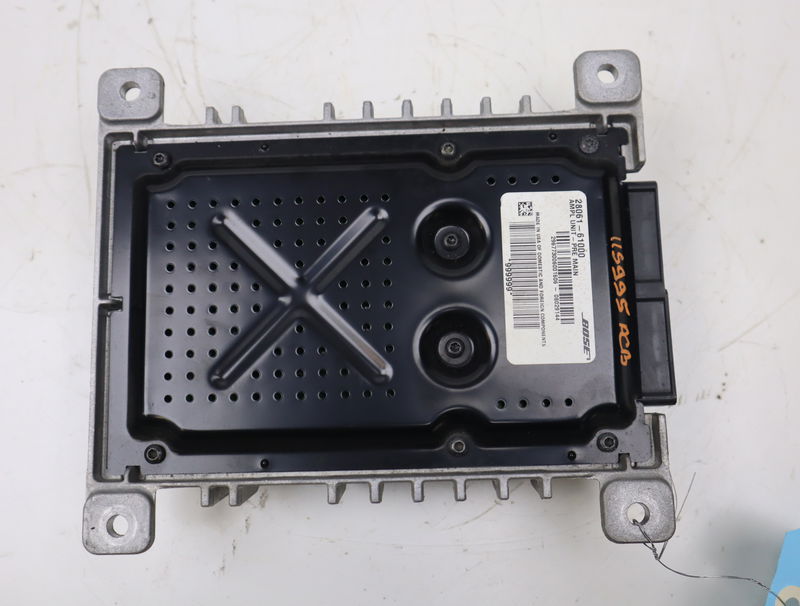 Amplificateur autoradio Renault KOLEOS I (HY_) 2.0 dci 4x4 (hy0b) (2008)