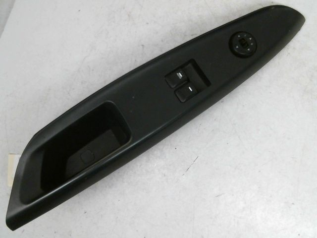 Commande lève-glace porte avant gauche KIA RIO 1.2 85CH STYLE