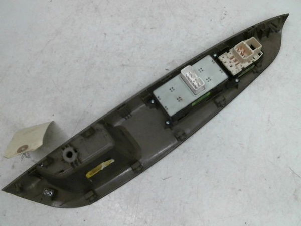 Commande lève-glace porte avant gauche KIA RIO 1.2 85CH STYLE
