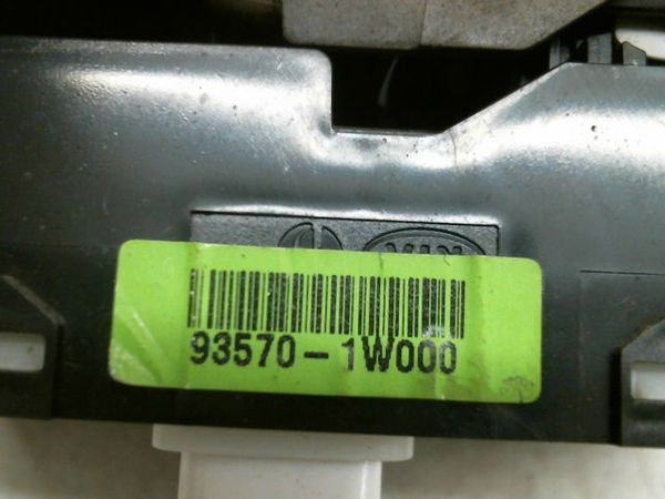 Commande lève-glace porte avant gauche KIA RIO 1.2 85CH STYLE