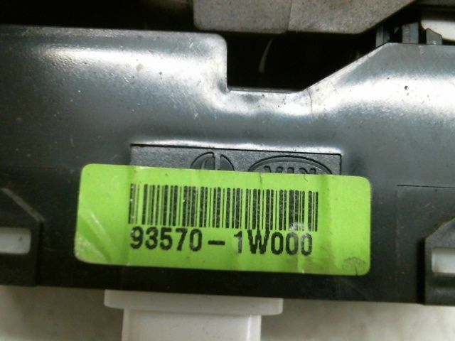 Commande lève-glace porte avant gauche KIA RIO 1.2 85CH STYLE