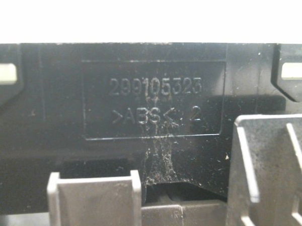 Commande lève-glace porte avant gauche KIA RIO 1.2 85CH STYLE