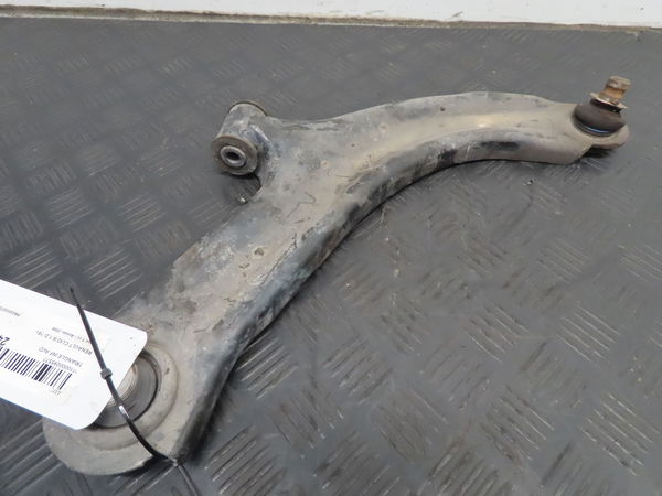 Triangle inf avd RENAULT CLIO III