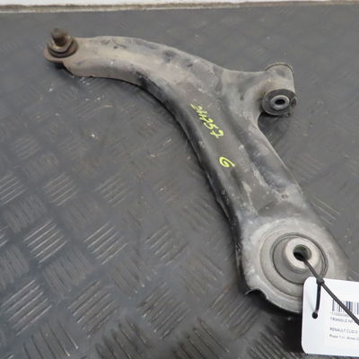 Triangle inf avg RENAULT CLIO III