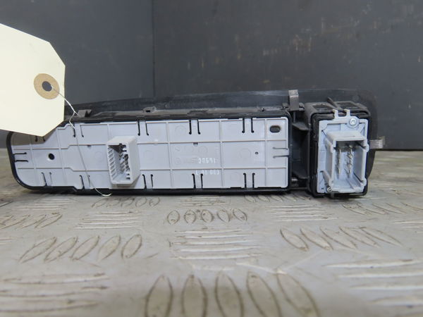Commande lève-glace porte avant gauche RENAULT LATITUDE