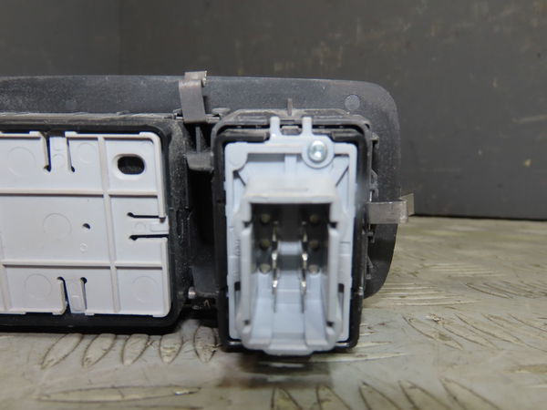 Commande lève-glace porte avant gauche RENAULT LATITUDE
