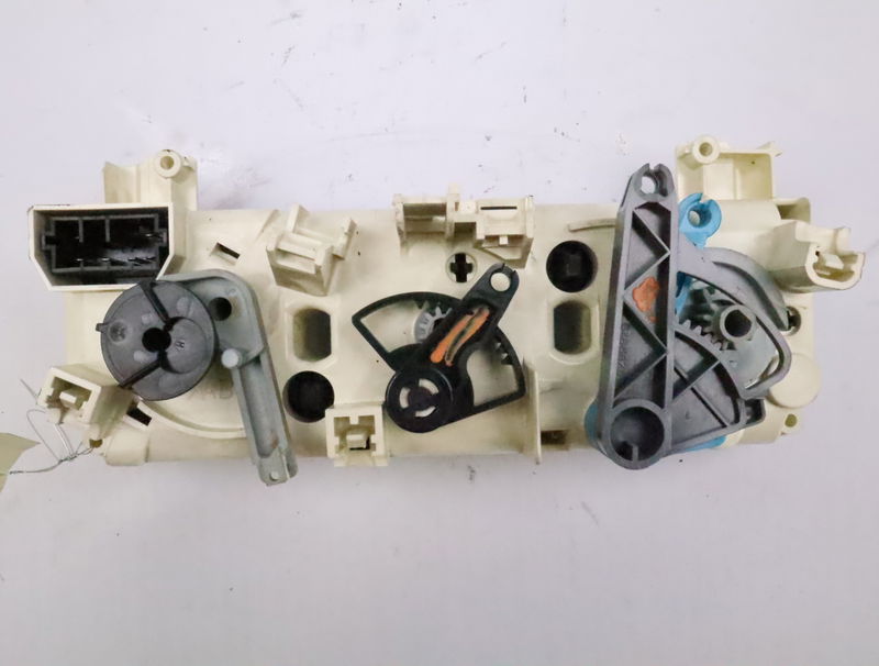 Commande de chauffage Peugeot 306 (7B, N3, N5) 1.9 sld (1994-2001)