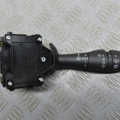Commande essuie glace Renault CLIO IV Grandtour (KH_) 1.5 dci 90 (khn3, khn4) (2012) 5 portes