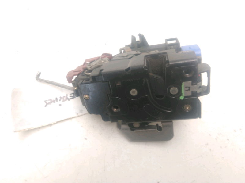 Serrure porte avg AUDI A3 2 8P