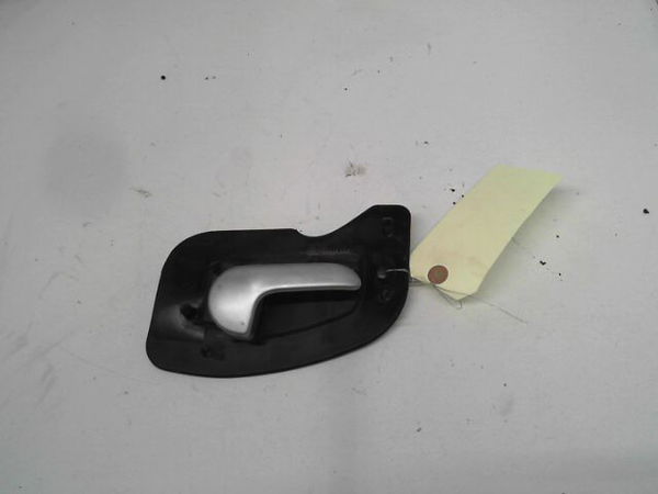Poignee int porte avd OPEL CORSA III Phase 1 10-2000--08-2003 1.4i 16v