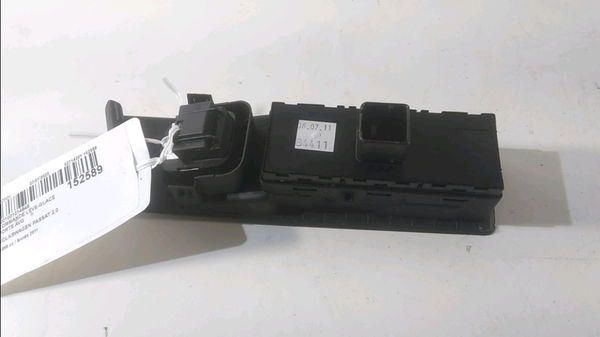 Commande lève-glace porte avant gauche VOLKSWAGEN PASSAT 6