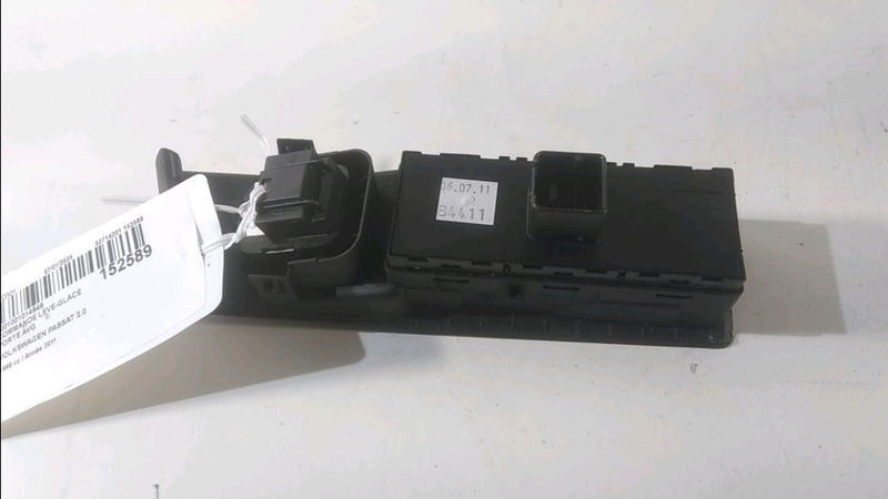 Commande lève-glace porte avant gauche VOLKSWAGEN PASSAT 6