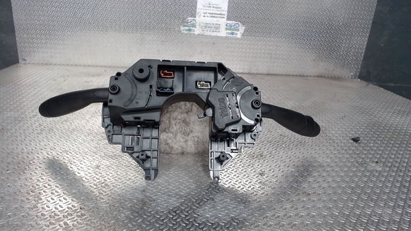 Interrupteur commande de frein a main Citroën C4 I (LC_) 1.4 16v (2004-2011)