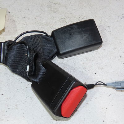Ancrage ceinture arrière gauche Renault CLIO IV (BH_) 1.5 dci 75 (2012) 5 portes