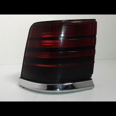 Feu arrière gauche Chrysler LE BARON Décapotable 2.5 i turbo (1989-1993)