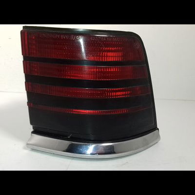 Feu arrière droit Chrysler LE BARON Décapotable 2.5 i turbo (1989-1993)