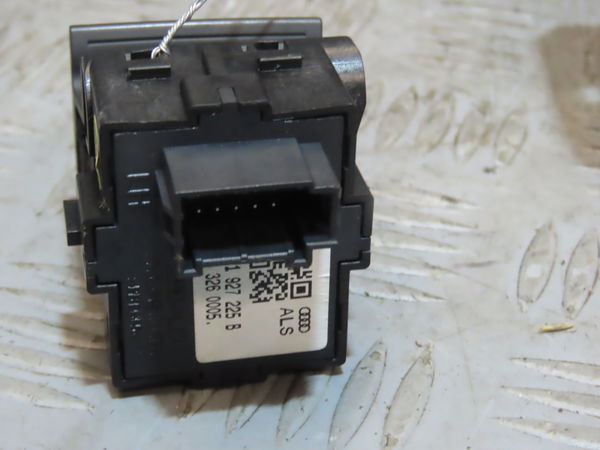 Interrupteur commande de frein a main AUDI Q2