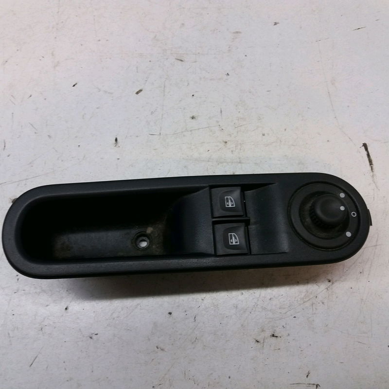Commande lève-glace porte avant gauche Renault TWINGO III (BCM_, BCA_) 1.0 sce 70 (2014) 5 portes
