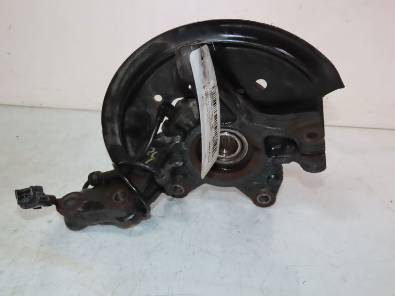 Fusee avd RENAULT CLIO
