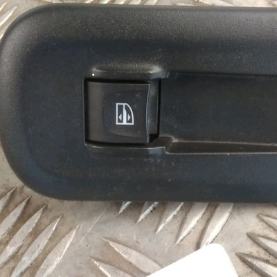 Commande lève-glace porte avant droite RENAULT MASTER 3