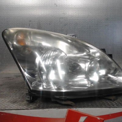 Phare antibrouillard avant gauche Toyota COROLLA Verso (ZER_, ZZE12_, R1_) 2.2 d-4d (aur10_) (2005-2009) 5 portes