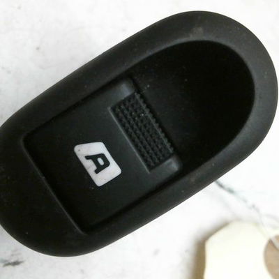 Commande lève-glace porte avant gauche Peugeot 1007 (KM_) 1.6 16v (2005)