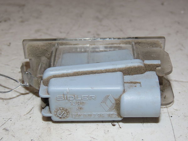 Eclaireur plaque de police d Renault LAGUNA II (BG0-1_) 1.8 16v (bg04, bg0b, bg0c, bg0v) (2001-2005)