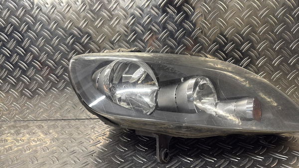 Phare antibrouillard avant gauche Volkswagen GOLF PLUS V (5M1, 521) 1.9 tdi (2005-2009) 5 portes