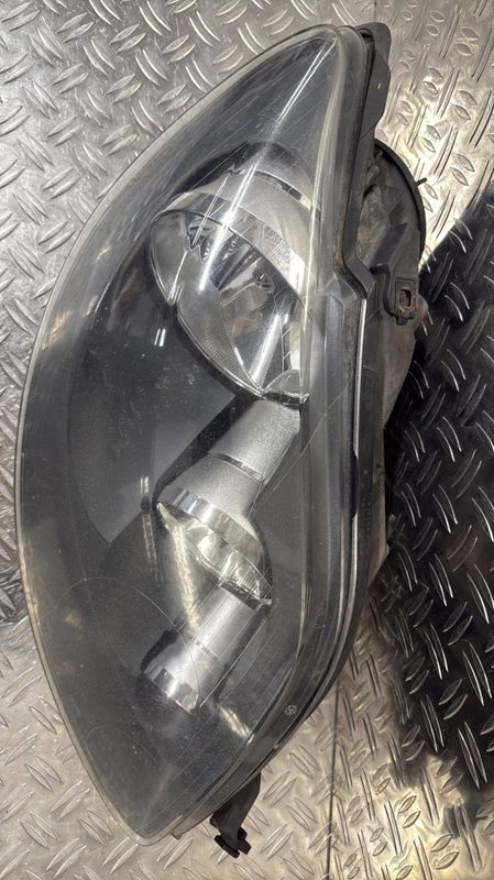 Phare antibrouillard avant gauche Volkswagen GOLF PLUS V (5M1, 521) 1.9 tdi (2005-2009) 5 portes